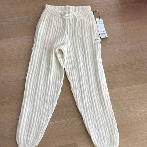ALO Yoga Ivory Cable Knit Joggers NWT - Picture 1 of 3